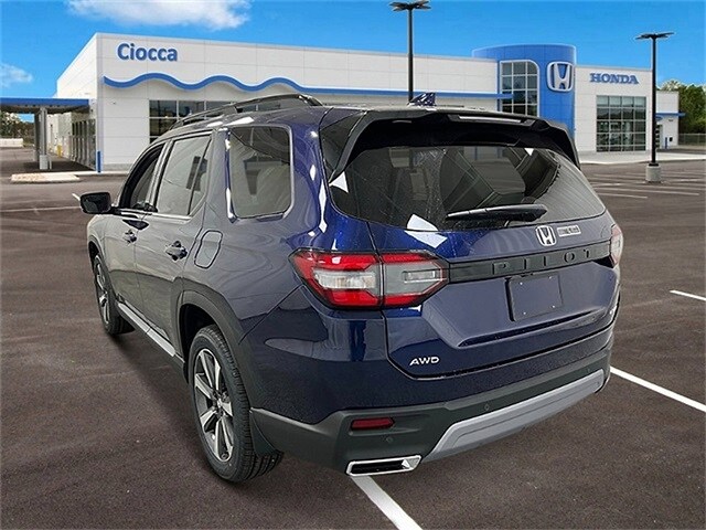 2025 Honda Pilot Touring photo 3