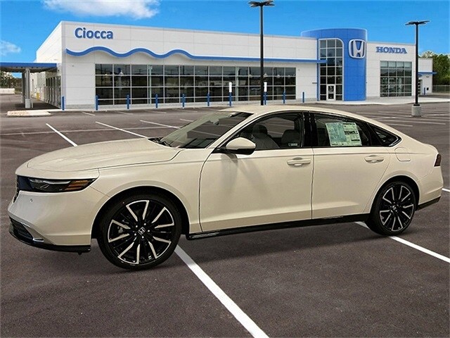 2025 Honda Accord Hybrid Touring photo 2