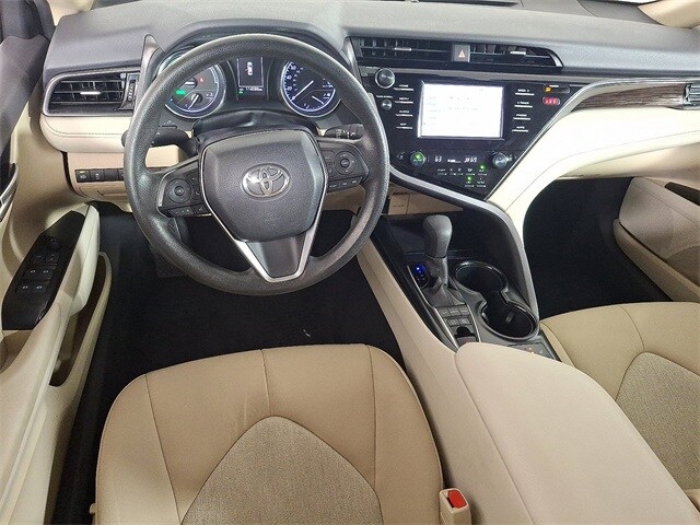 2019 Toyota Camry Hybrid LE photo 2