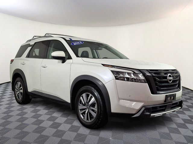 2023 Nissan Pathfinder SL 4WD's photo