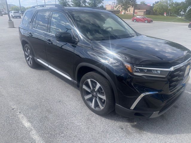 2023 Honda Pilot Touring AWD's photo