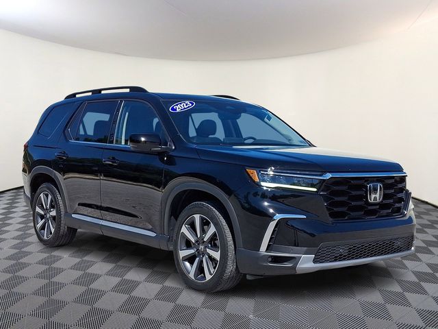 2023 Honda Pilot Touring AWD's photo