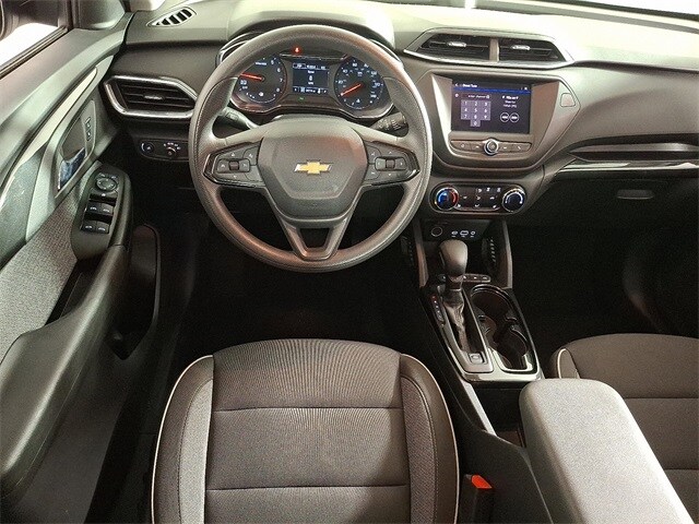 2022 Chevrolet Trailblazer LT photo 2