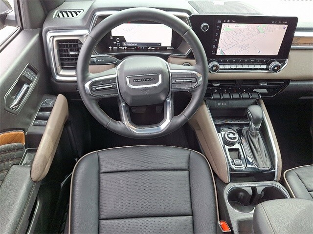 2024 Gmc Canyon Denali photo 2
