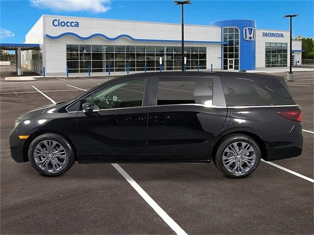 2026 Honda Odyssey Touring photo 2