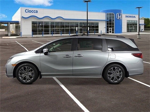 2026 Honda Odyssey Touring photo 2