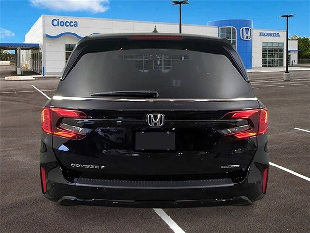 2026 Honda Odyssey Touring photo 4