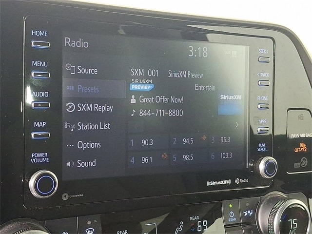 2021 Toyota Highlander LE photo 3