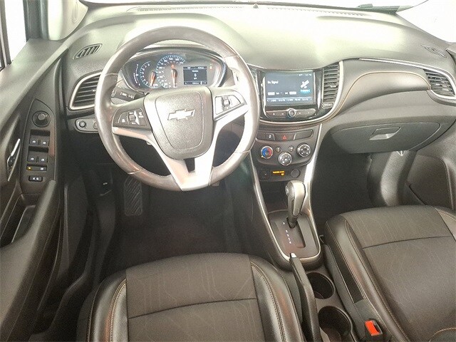 2017 Chevrolet Trax LT photo 2