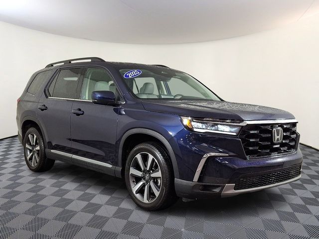 2025 Honda Pilot Touring AWD's photo