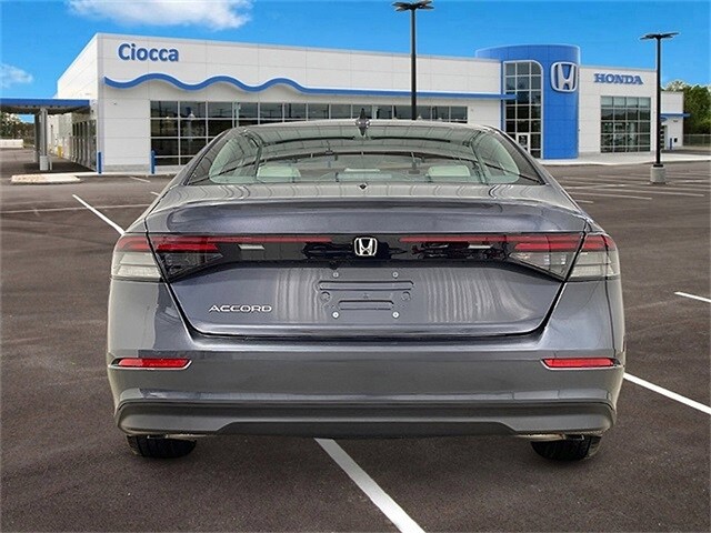 2025 Honda Accord LX photo 4