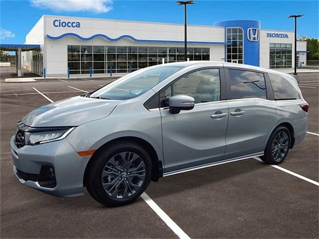 2026 Honda Odyssey Touring's photo