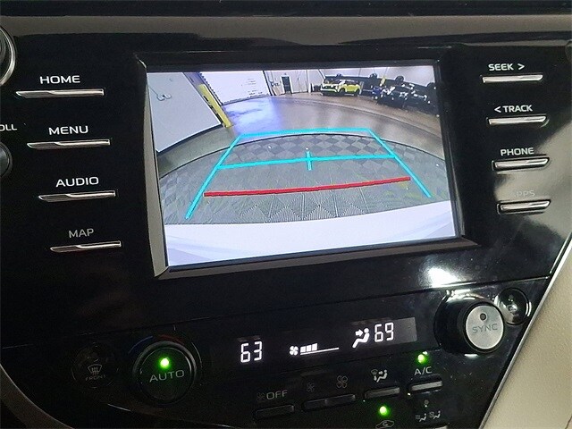 2019 Toyota Camry Hybrid LE photo 4