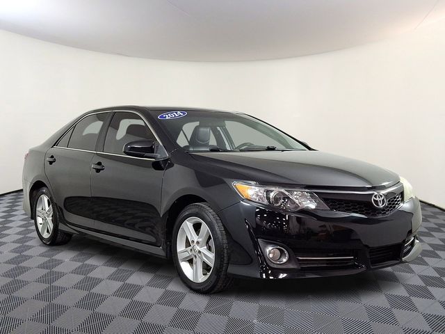 2014 Toyota Camry 2.5 Auto SE's photo
