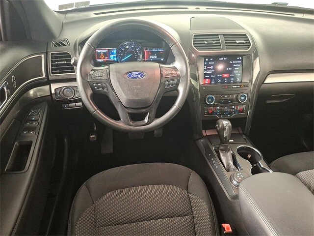 2019 Ford Explorer XLT photo 2