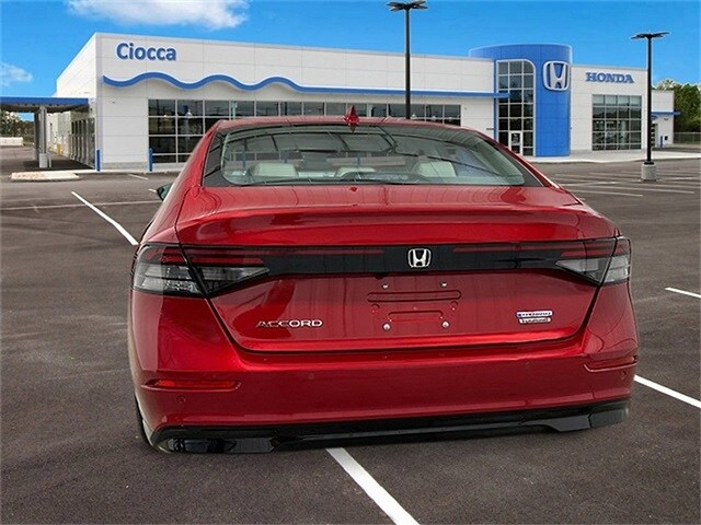 2025 Honda Accord Hybrid Touring photo 4