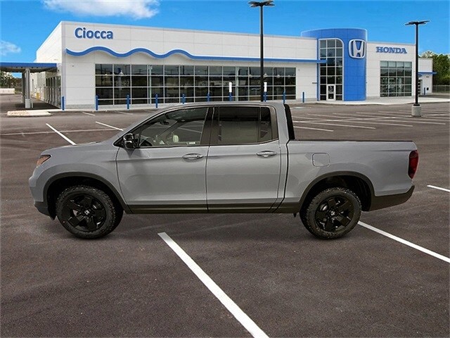 2025 Honda Ridgeline Black Edition photo 2
