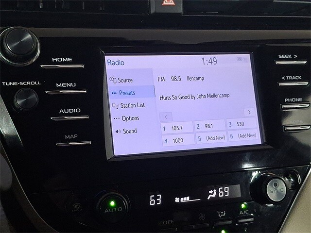 2019 Toyota Camry Hybrid LE photo 3