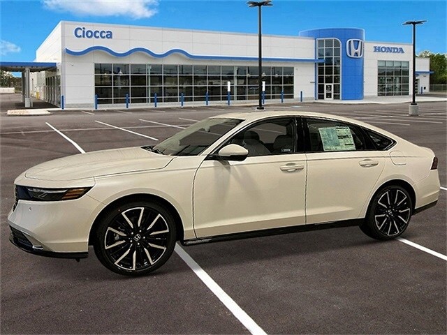 2025 Honda Accord Hybrid Touring photo 2