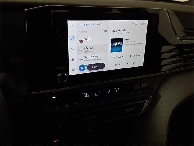 2025 Toyota Camry SE photo 3