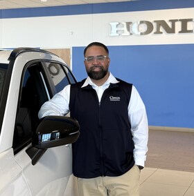 Staff member Wilson Reinoso from ID_d851cca5115d