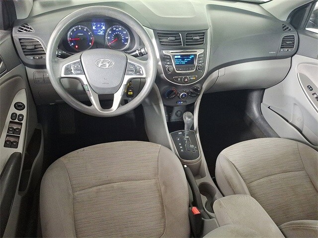 2016 Hyundai Accent SE photo 2