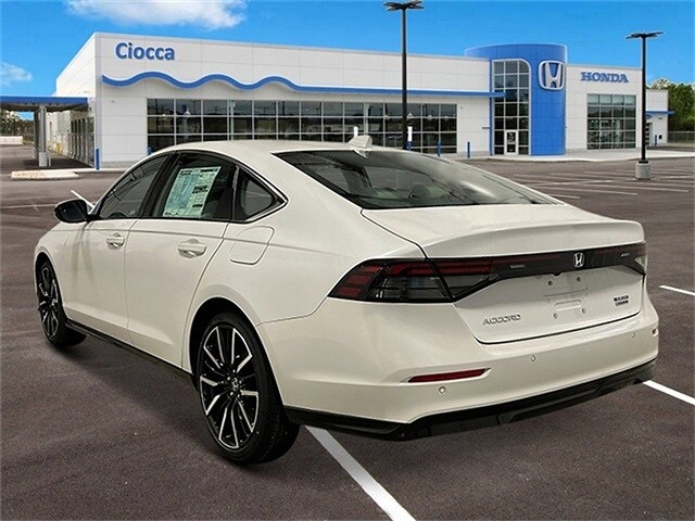 2025 Honda Accord Hybrid Touring photo 3
