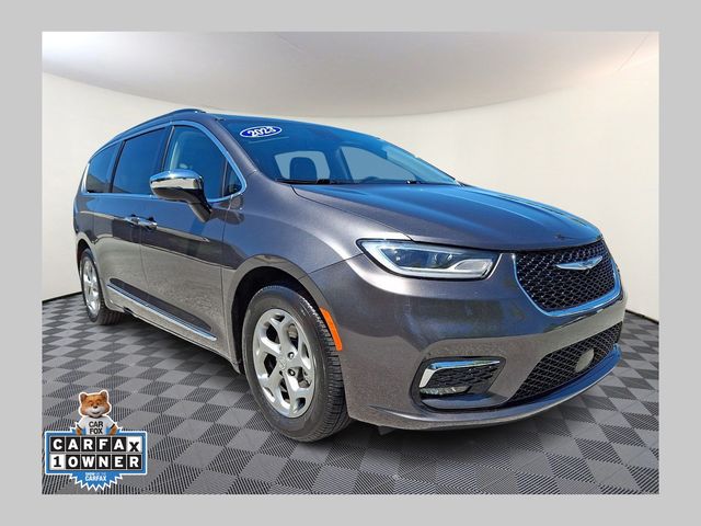 2023 Chrysler Pacifica Limited's photo