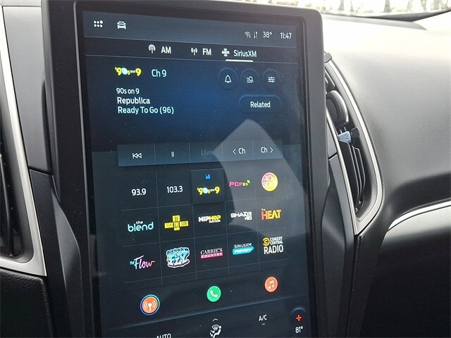 2022 Ford Edge SEL photo 3