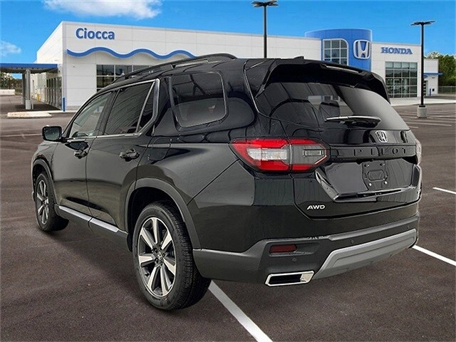 2025 Honda Pilot Touring photo 2