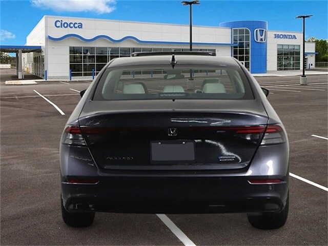 2025 Honda Accord Hybrid Touring photo 4