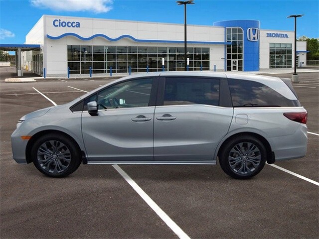 2026 Honda Odyssey Touring photo 2