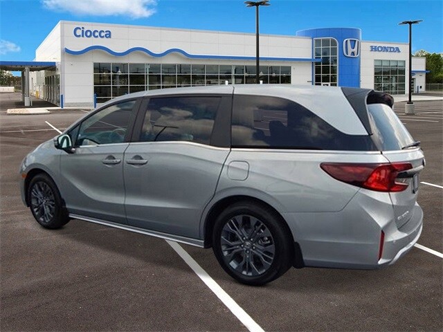 2026 Honda Odyssey Touring photo 3
