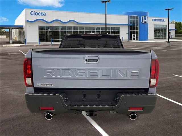 2025 Honda Ridgeline Black Edition photo 3