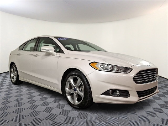 2014 Ford Fusion SE's photo