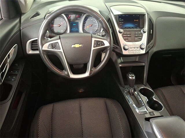 2016 Chevrolet Equinox LT photo 2