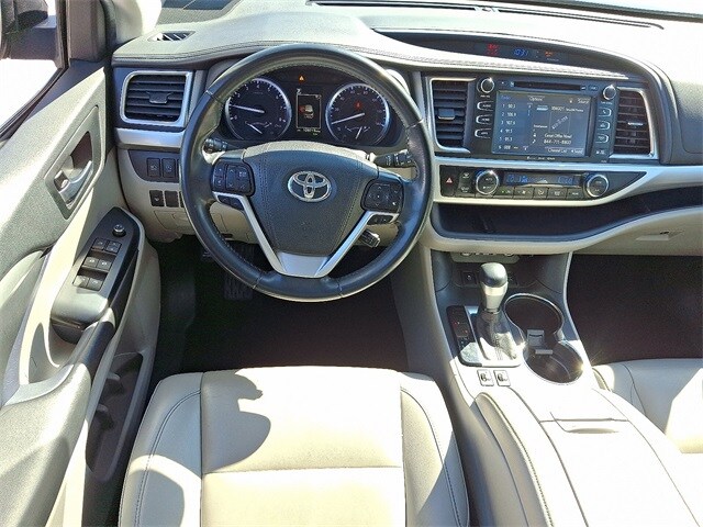 2019 Toyota Highlander XLE photo 2