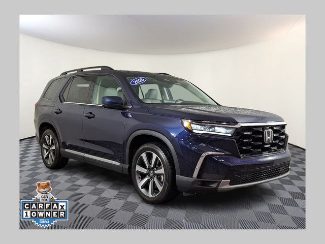 2025 Honda Pilot Touring AWD's photo