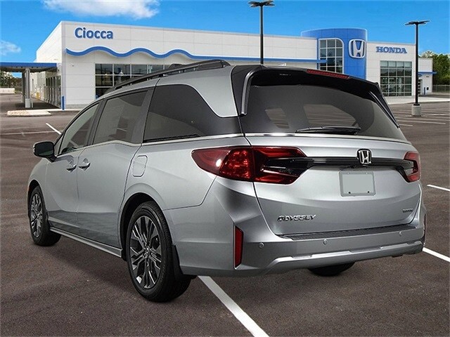2026 Honda Odyssey Touring photo 3