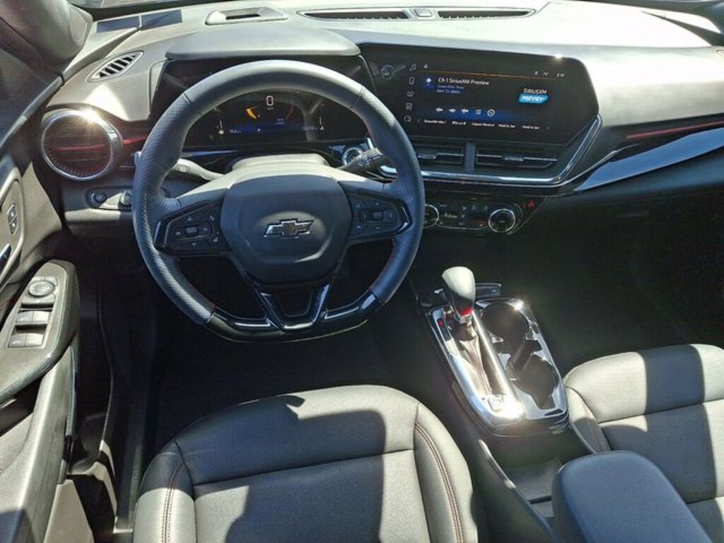 Used 2025 Chevrolet Trax 2RS SUV