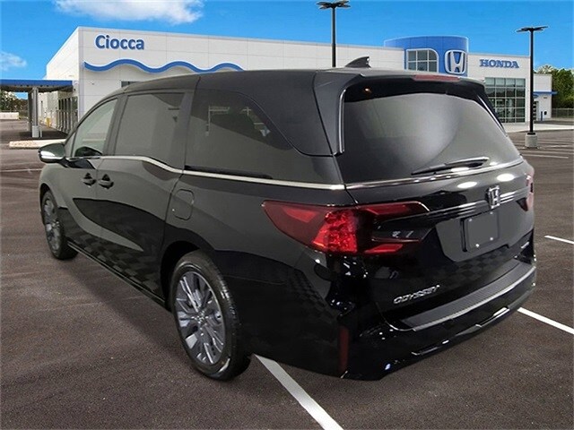 2026 Honda Odyssey Touring photo 3