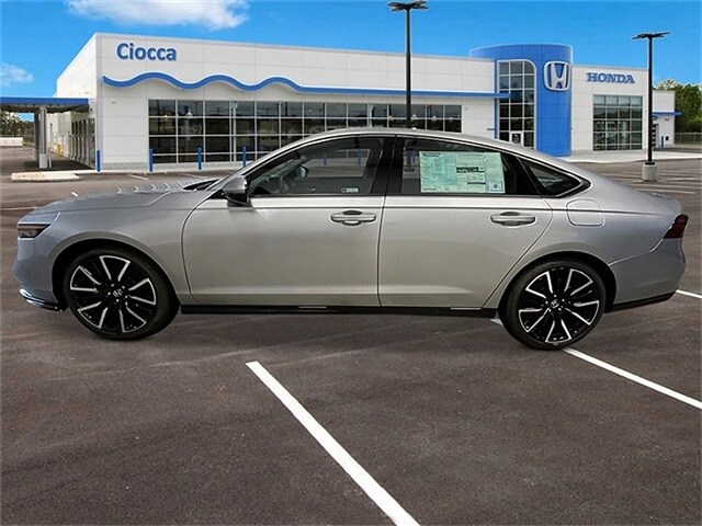 2025 Honda Accord Hybrid Touring photo 2