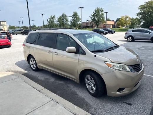 2013 Toyota Sienna LE V6 8 Passenger Van