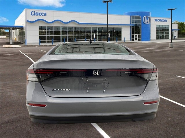 2025 Honda Accord SE photo 4