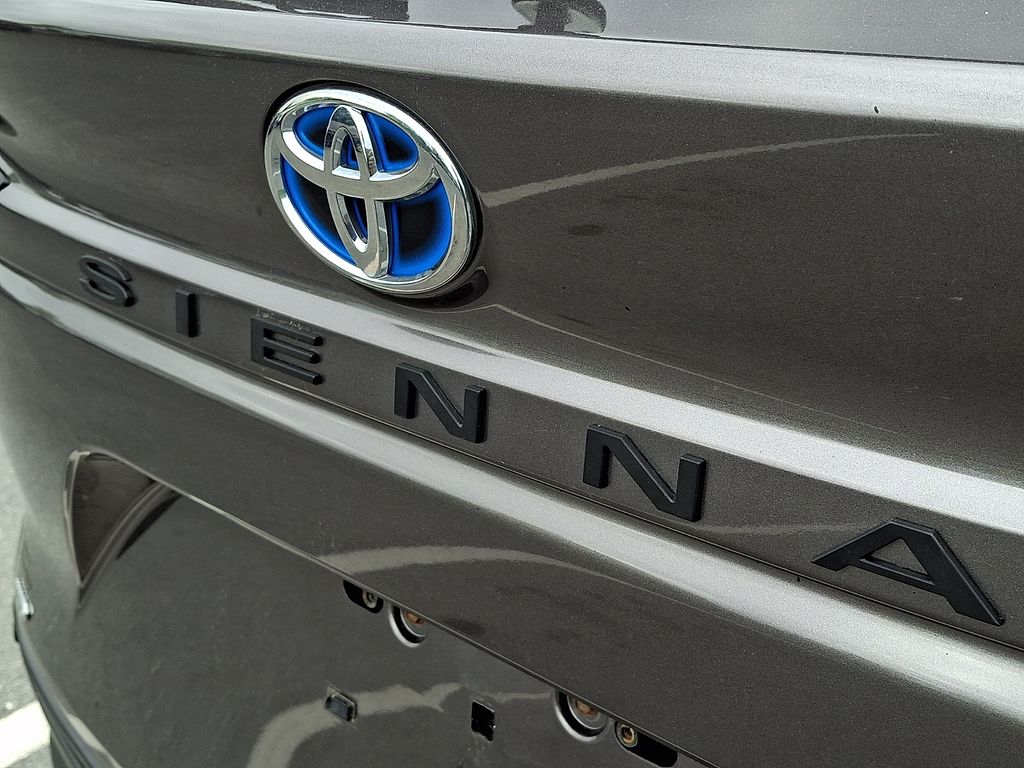 2021 Toyota Sienna XLE - Photo 33