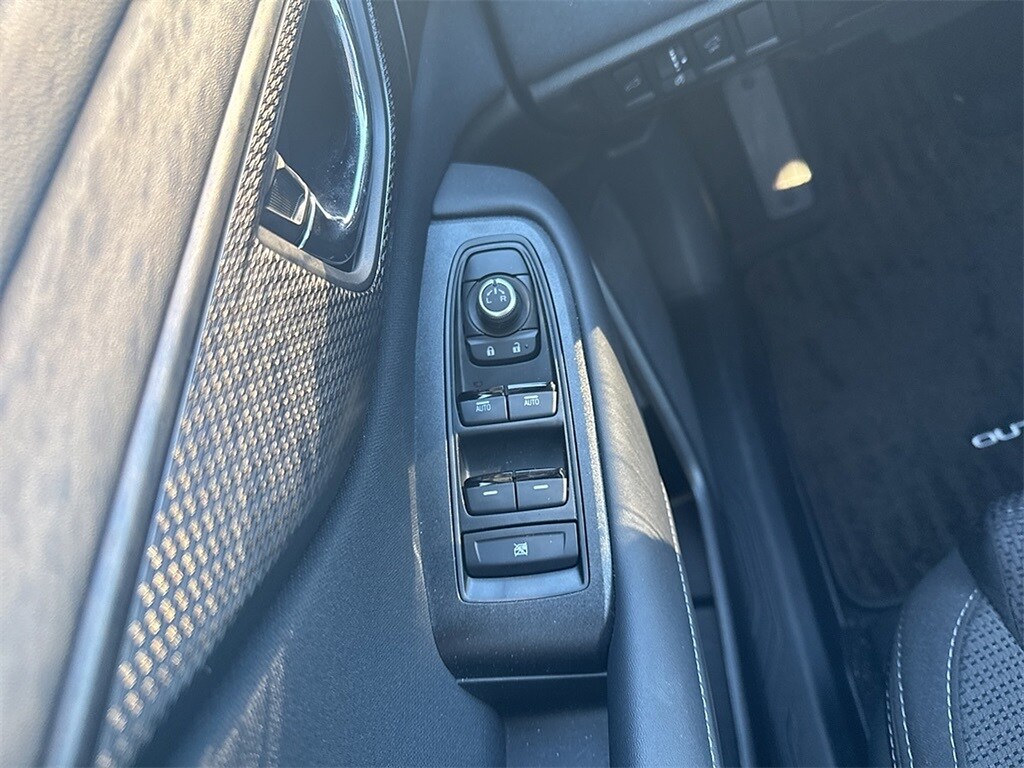 2025 Subaru Outback Premium photo 3