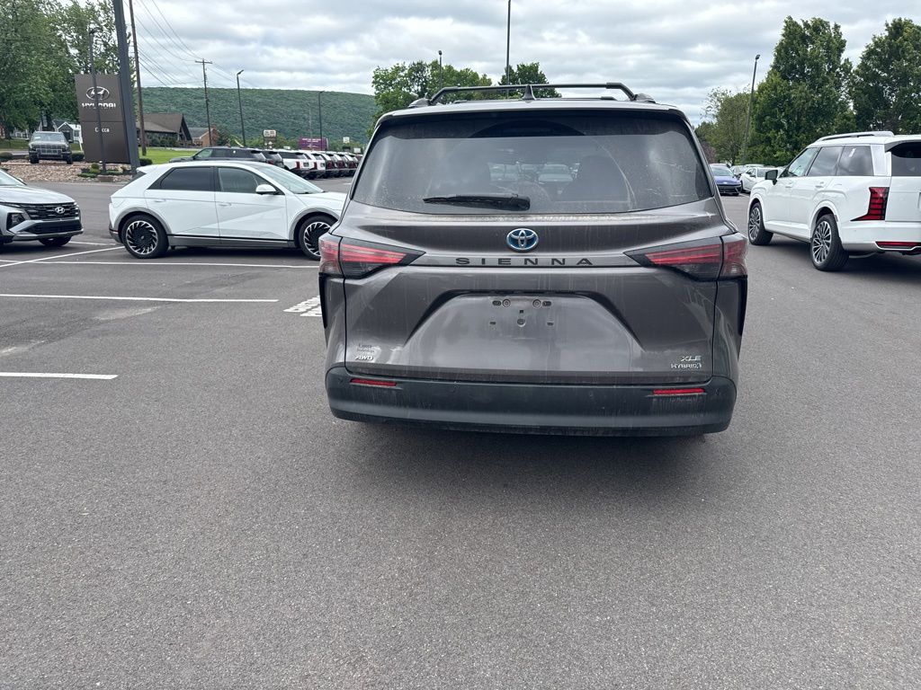 2021 Toyota Sienna XLE - Photo 6