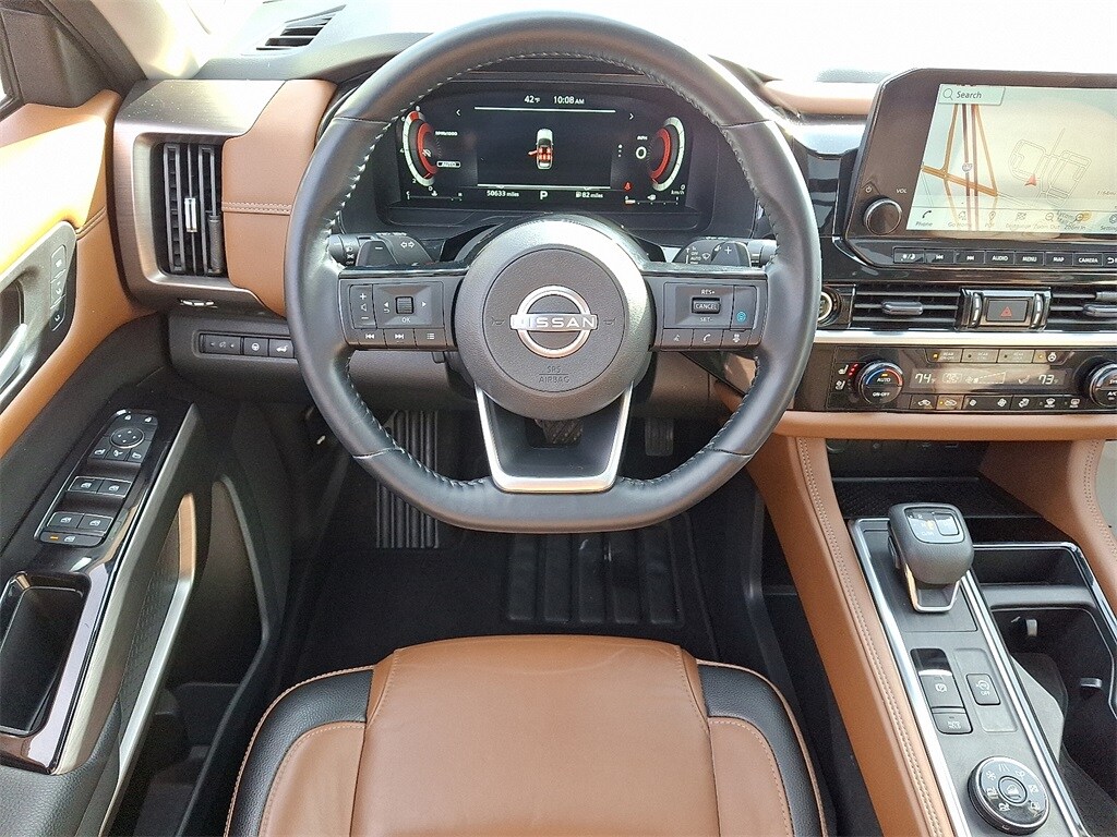 2023 Nissan Pathfinder Platinum photo 2