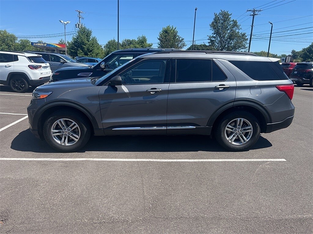 2022 Ford Explorer XLT photo 3