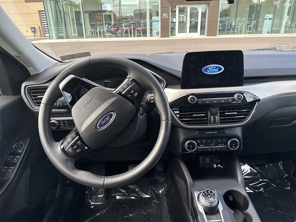 2022 Ford Escape SE photo 2